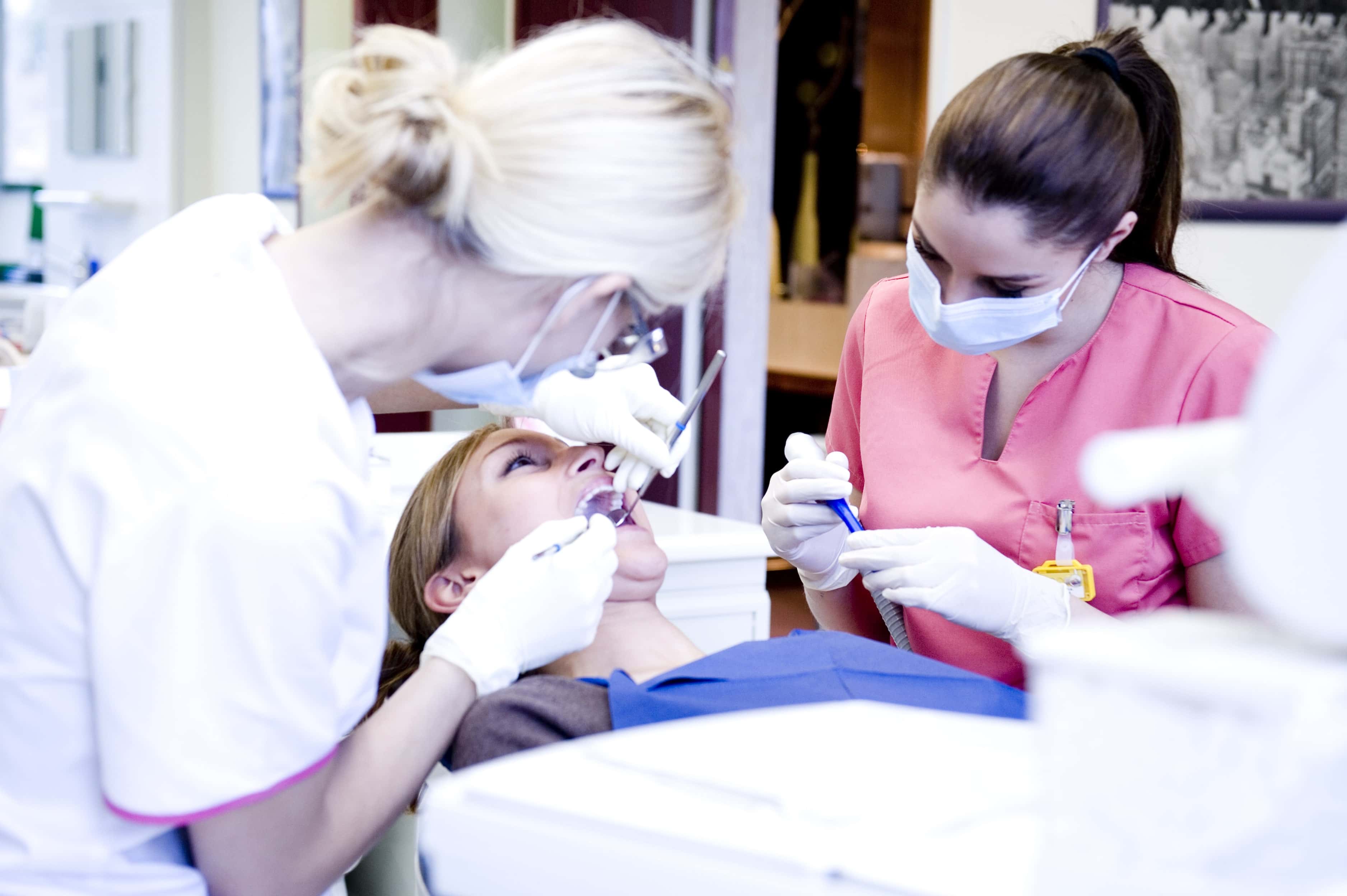 assistant-e-dentaire